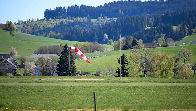 Der 1964 errichtete Flugplatz in Hirschbach im Mühlkreis wurde wegen Sicherheitsmängeln von der ...