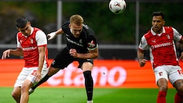 Philipp Lienhart (M.) und Co. haben bei Sporting Braga erst ganz spät ein entscheidendes ...