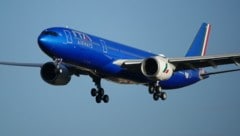 Baby on board: Eine Passagierin brachte während eines Fluges der italienischen Airline Ita ihr ...