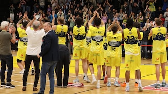 Die jubelnden Grazer Basketballer