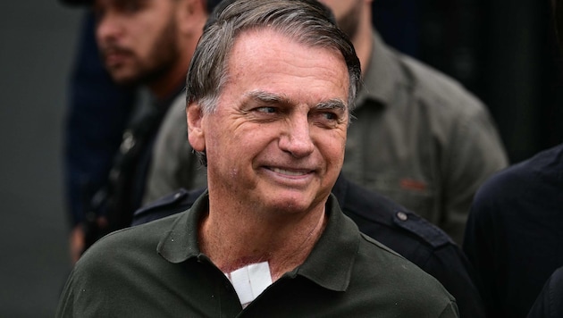 Die Haft von Brasiliens Ex-Präsidenten Jair Bolsonaro wird von 27 auf etwas mehr als zwei Jahre ...