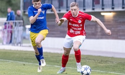 Hallein (rechts Mitterlechner) bezwang den SAK mit 3:2.