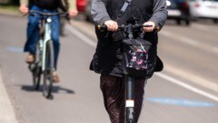 Mit dem 1. Mai gelten in Österreich verschärfte Regeln für E-Scooter und E-Bikes. Zahlreiche ...