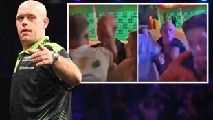 Szenen einer unangenehmen Begegnung: Michael van Gerwen wird ins Gesicht geschlagen.