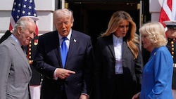 Von links: König Charles III., US-Präsident Donald Trump, seine Ehefrau Melania und Königin ...
