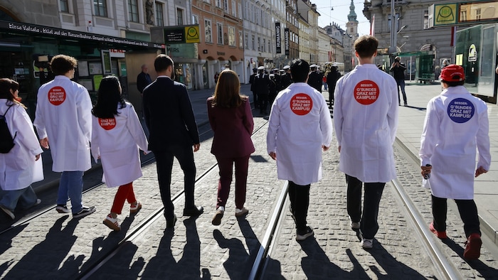 Auch optisch wurde das Ärzte-Thema in Szene gesetzt.
