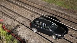Zum Glück war zu der Zeit kein Zug dort unterwegs und der Bahnverkehr sofort gestoppt.