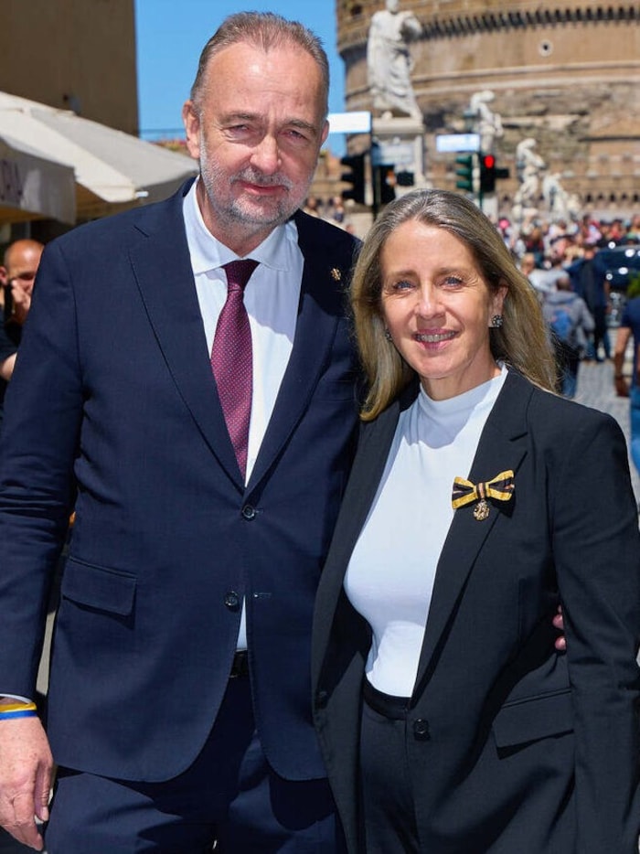 Karl Habsburg und seine Ehefrau Christian (hier auf einer Aufnahme von diesem Sommer) reisten ...