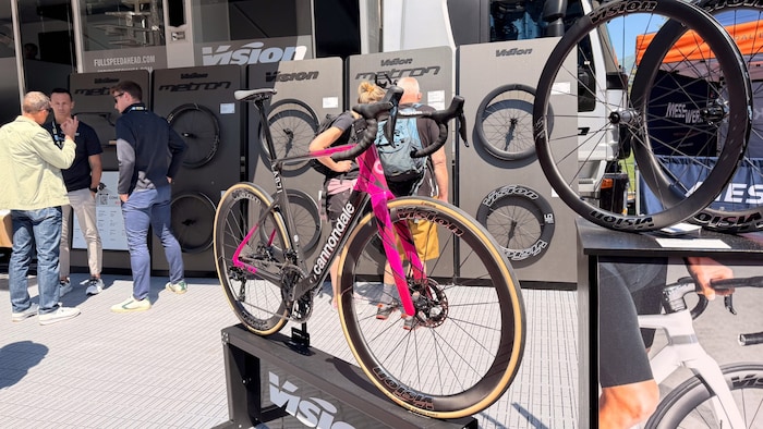 Vision ist eine hoch angesehene Marke für Laufräder – hier montiert auf einem Cannondale Rennrad