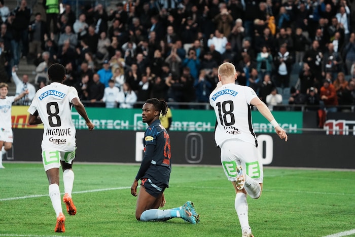 Oumar Solet (M.) konnte es nicht glauben.