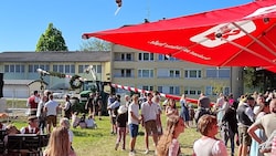 Fauxpas beim Aufstellen: Der Baum fiel um.