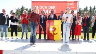 Feierstimmung in Kaisersdorf: Mona und Maria sorgten für eine tolle Performance.