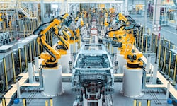 Im Werk von China-Hersteller Chery setzen Roboter die Karosserien zusammen.