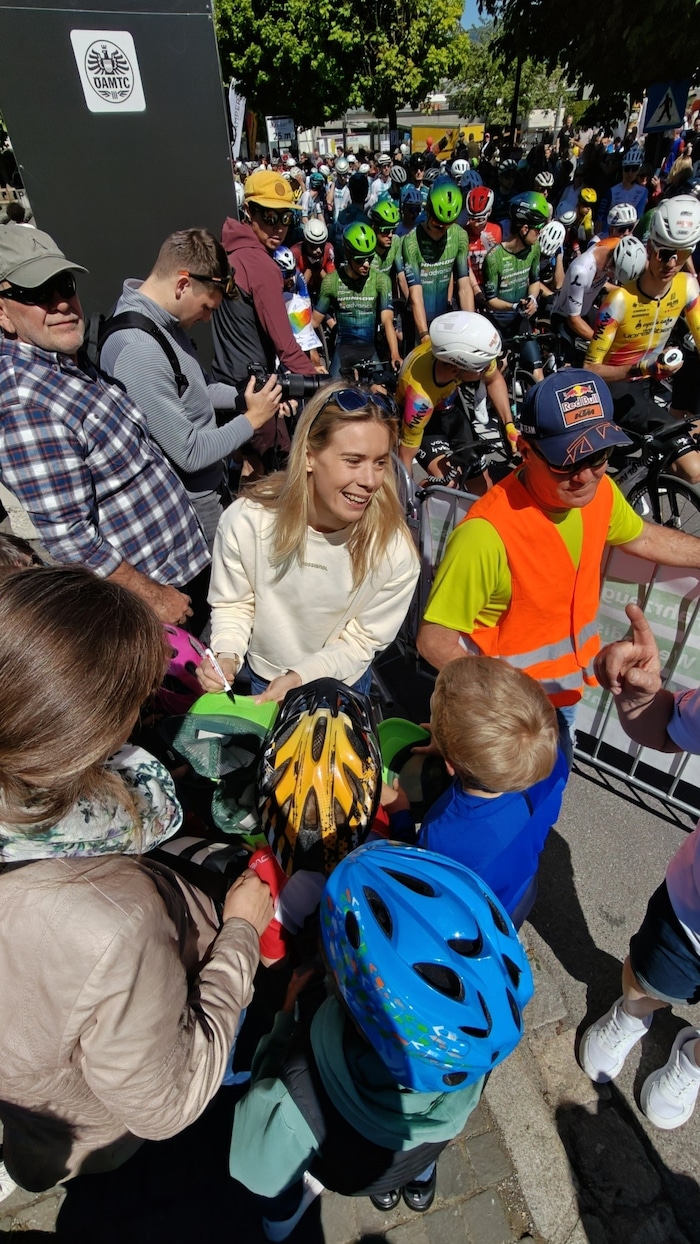Kathi Liensbergers Autogramme waren am Start in Nenzing heiß begehrt.