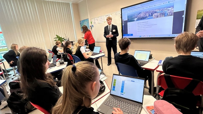 Bereits ab der ersten Schulstufe lernen die Kinder, mit digitalen Medien umzugehen.