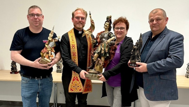 Wirtin Jutta Schippany überlässt ihre große Statue des Heiligen der Feuerwehr und deren ...