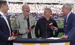 LASK-Trainer Didi Kühbauer (2. v. re.) sorgte im ORF-Sieger-Interview für viele Lacher.
