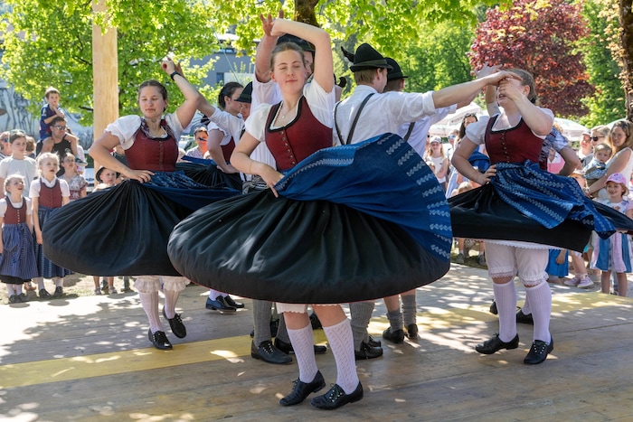 Zünftig: der Trachtenverein „D’Stoaberger“ am 1. Mai in Lofer