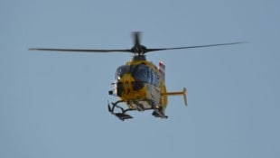Der 14-jährige Mopedlenker musste ins Spital geflogen werden (Symbolbild) .