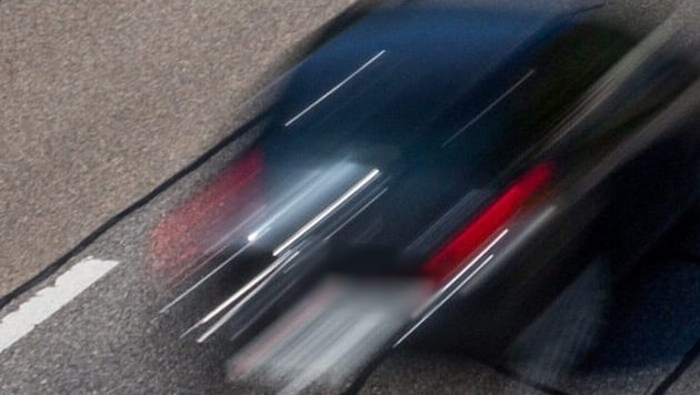 Die Polizei fahndet nach dem unbekannten Autolenker (Symbolbild).