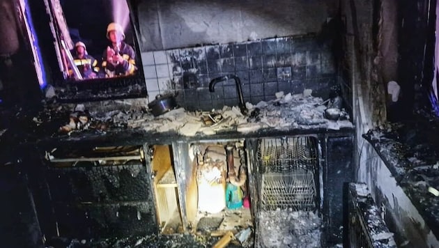 95 Einsatzkräfte standen bei dem Küchenbrand im Einsatz.