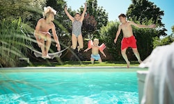 Rein ins kühle Nass! Für mehr als die Hälfte der Österreicher gehört ein Pool zum persönlichen ...