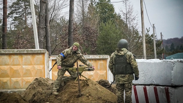 Die Bereitschaft der Ukrainerinnen und Ukrainer zum Militärdienst ist gesunken (Archivbild).