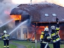 Etwa 100 Feuerwehrleute waren im Löscheinsatz. 