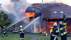 Etwa 100 Feuerwehrleute waren im Löscheinsatz. 