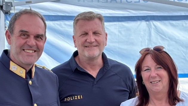 Der Linzer Stadtpolizeikommandant Klaus Hübner (li.), Werner Eder von „Gemeinsam.Sicher“ und ...