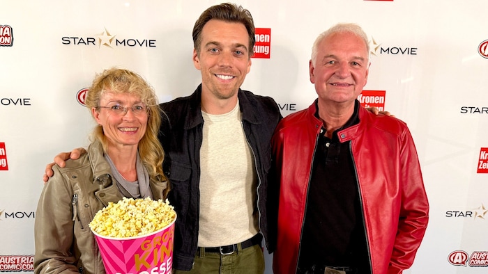 Die „Krone“-Gewinner Andrea Kadletz & Richard Kadletz mit dem US-Schauspieler.