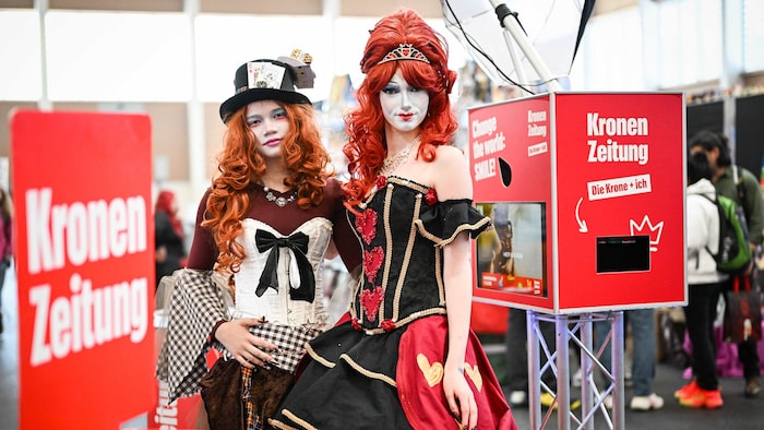 Figuren aus Alice im Wunderland nutzten den „Krone“-Fotopoint.