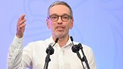 Im Festzelt am Linzer Urfahranermarkt heizte FPÖ-Bundesparteiobmann Herbert Kickl am 1. Mai ...