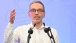 Im Festzelt am Linzer Urfahranermarkt heizte FPÖ-Bundesparteiobmann Herbert Kickl am 1. Mai ...