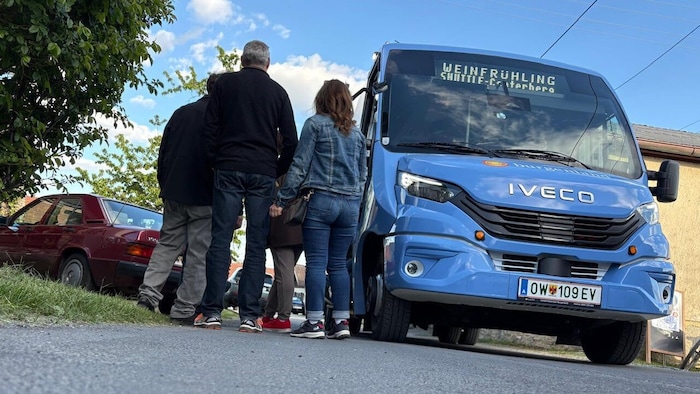 Der 20-Sitzer E-Bus am Csaterberg