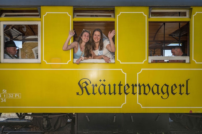 Strahlende Gesichter bei der Eröffnungsfahrt des Stainzer Flascherlzugs am Samstag