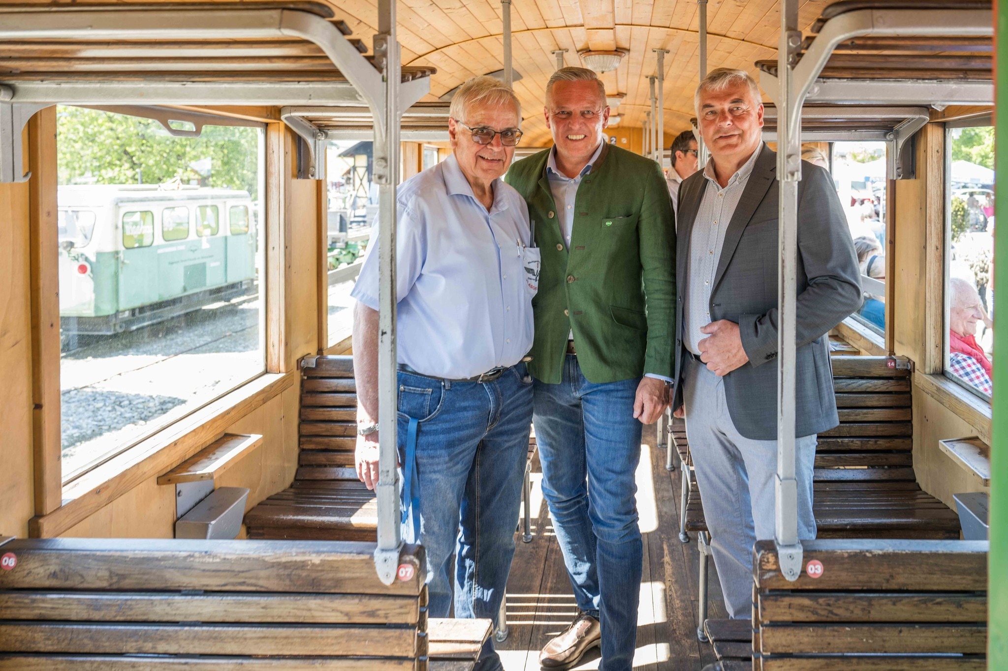 V. li..: Franz Zettl, Obmann des Vereins „Freunde der Stainzerbahn“, Landeshauptmann Mario ...