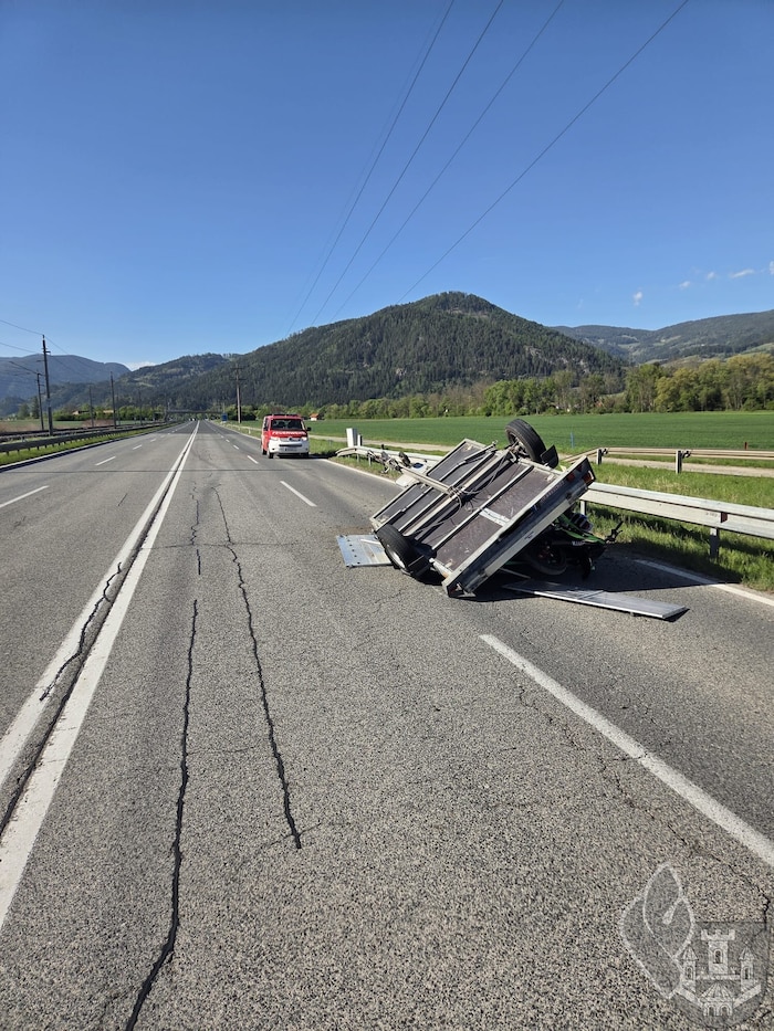 Die Feuerwehren Friesach und Micheldorf rückten aus: „Glücklicherweise befand sich zum Zeitpunkt ...