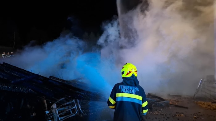 Im Einsatz standen 100 Feuerwehrleute
