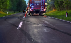 Die Reifenspur war mehrere Meter lang.