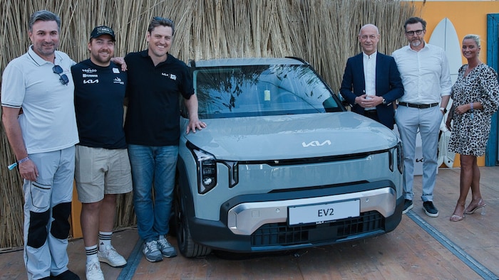 Valentin Bontus, Daniel Hupfer, Dompfarrer Anton Faber, Kia-Austria-Generalmanager Harald Hölzl ...