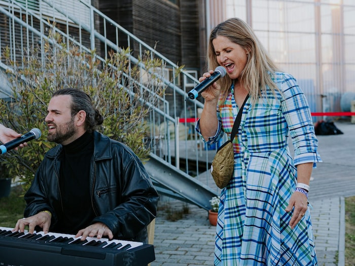 Lizz Görgl sang im VIP-Club mit Chartstürmer Sidrit Vokshi.