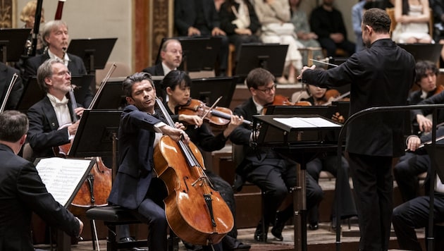 Die Berliner Philharmoniker, Cellist Gautier Capuçon und Dirigent Kirill Petrenko im Goldenen ...