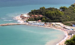 Die Bucht von Portonovo am Hang des Monte Conero erfreut sich bei Touristen großer Beliebtheit. ...