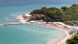 Die Bucht von Portonovo am Hang des Monte Conero erfreut sich bei Touristen großer Beliebtheit. ...