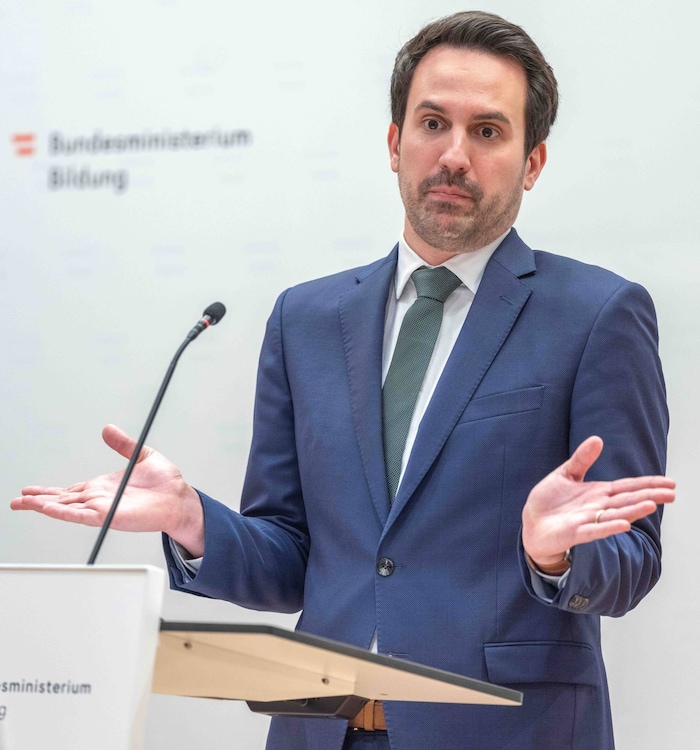 Bildungsminister Wiederkehr will das Schulsystem auf den Kopf stellen, vieles wirkt aber ...