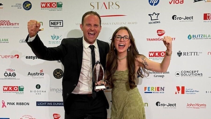 Sarah Schöftner freute sich mit ihrem Chef Alexander Pilsl über die Auszeichnung.