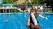 Weiz-Bürgermeisterin Bettina Bauernhofer freut sich über „ihr“ schönes Freibad