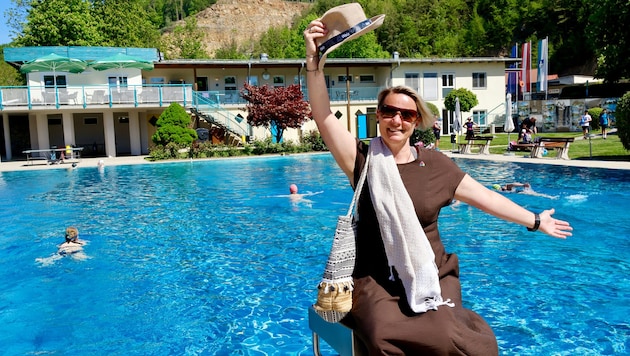 Weiz-Bürgermeisterin Bettina Bauernhofer freut sich über „ihr“ schönes Freibad