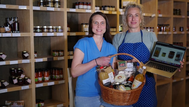 Cornelia Frittum (li.) und Sigrid Weiss freuen sich auf Gäste im Weinwerk, aber auch über jene, ...
